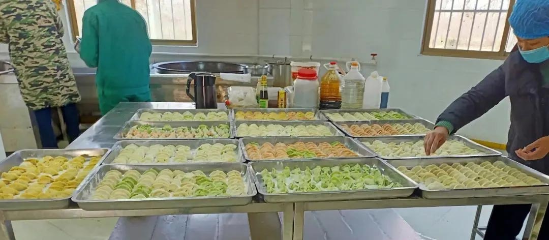 开卷机厂冬至包饺子