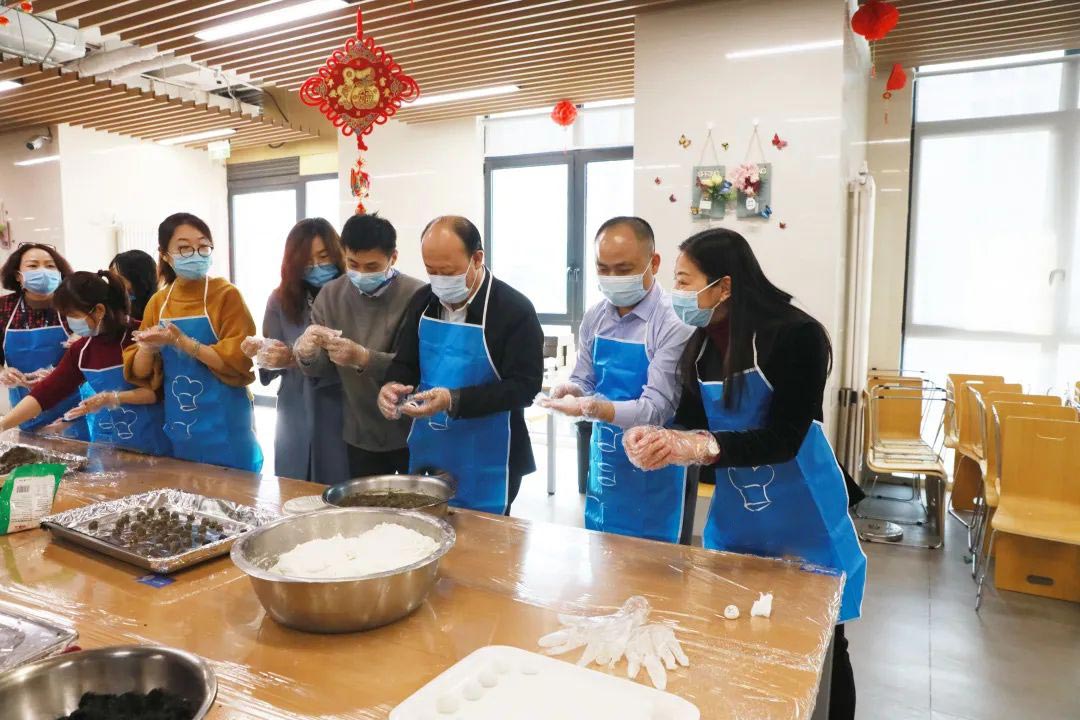 工厂包汤圆