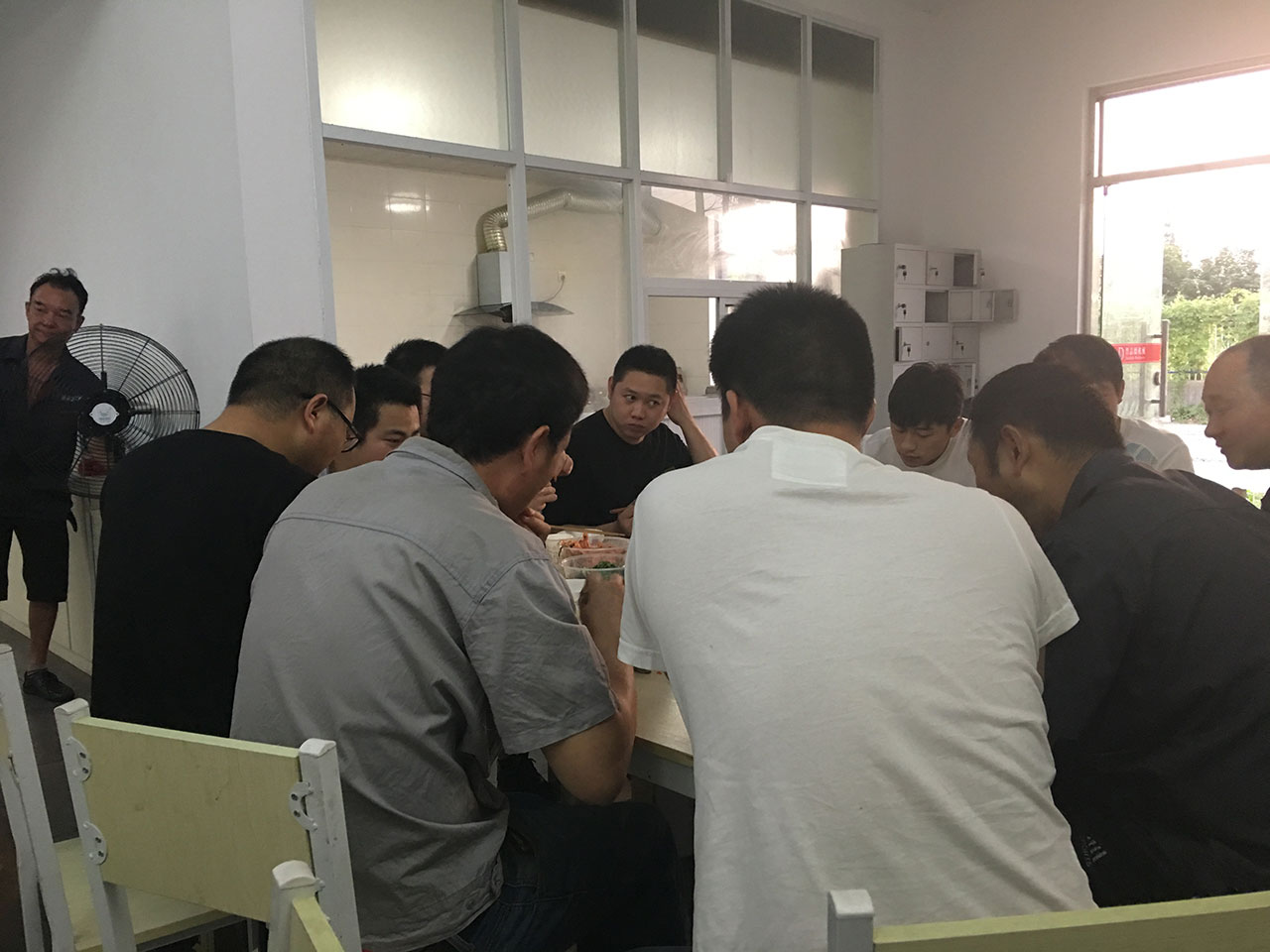 收卷机厂员工聚餐